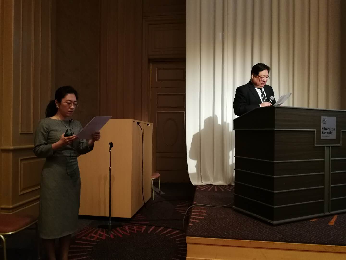 李宇明主任做主旨报告.jpg