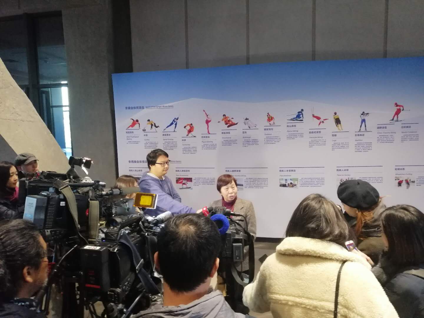 刘和平教授接受采访.jpg 刘和平教授接受采访.jpg