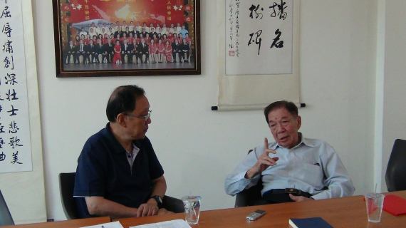 访谈印尼符福金,曾任印尼泗水华文教育协调机构主席(右一).png 访谈印尼符福金,曾任印尼泗水华文教育协调机构主席(右一).png