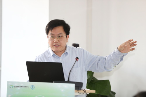 宗成庆研究员作主旨报告